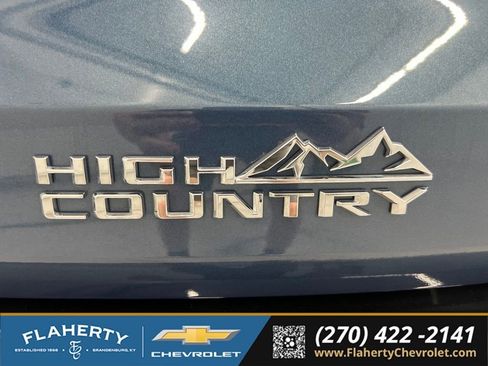 Used 2025 Chevrolet Traverse High Country FWD image 18