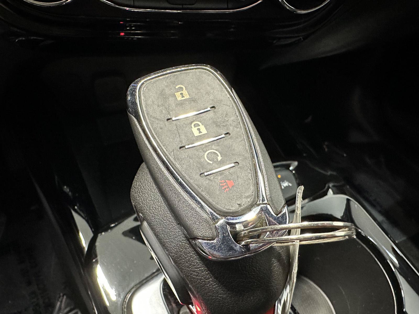 Used 2024 Chevrolet Trax RS FWD image 30