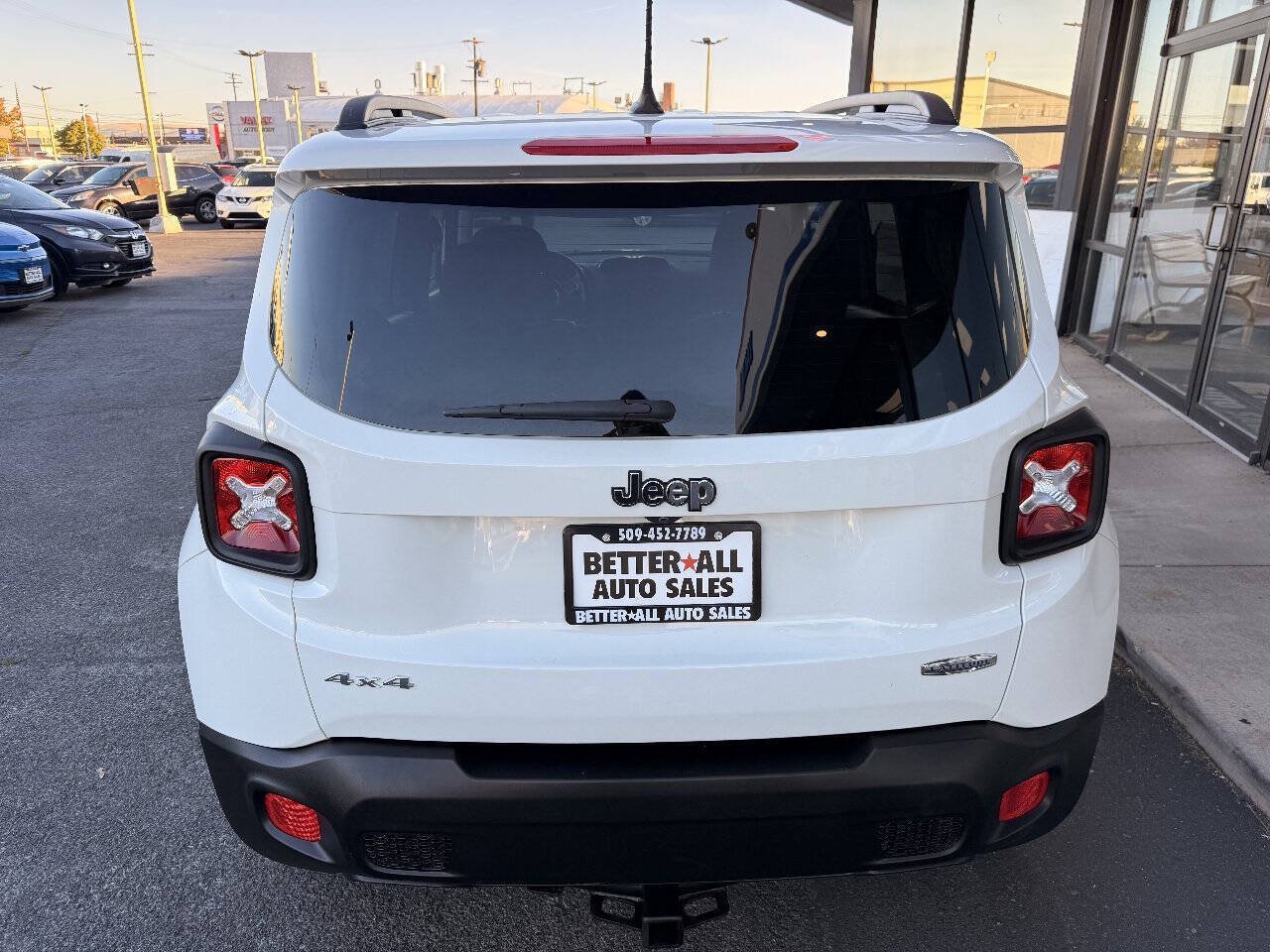 Used 2016 Jeep Renegade Latitude AWD/4WD image 4