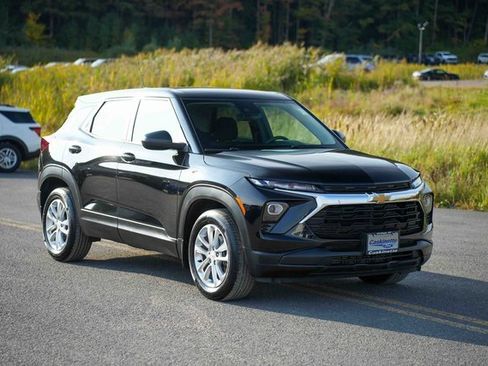 Used 2025 Chevrolet TrailBlazer LS w/ LS Convenience Package image 3