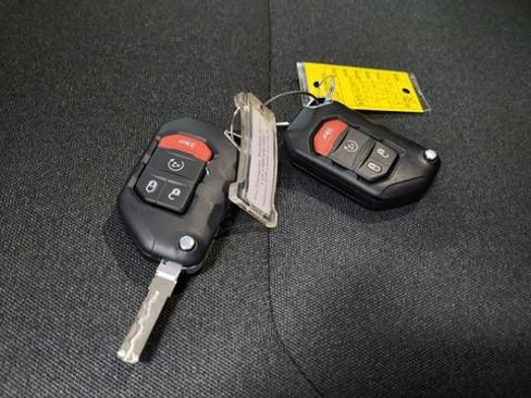 Used 2025 Jeep Wrangler Unlimited Sahara w/ Safety Group image 24