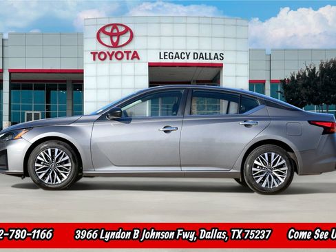 Used 2024 Nissan Altima 2.5 SV image 6