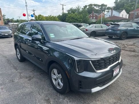 Used 2024 Kia Sorento LX FWD image 3