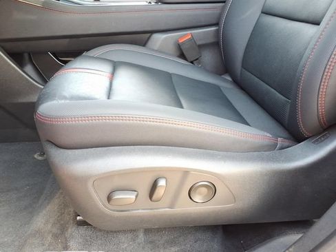 Used 2025 Chevrolet Traverse RS w/ LPO, Floor Liner Package FWD image 12