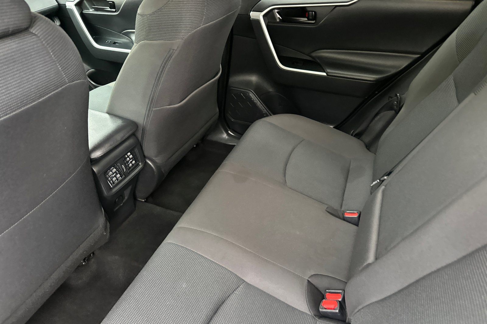 Used 2023 Toyota RAV4 LE AWD/4WD image 12