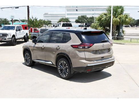 Used 2024 Nissan Rogue Platinum w/ Platinum Premium Package FWD image 4
