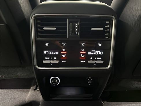 Used 2021 Porsche Cayenne image 30