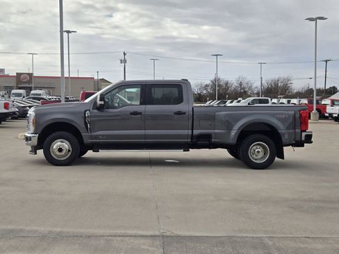 Certified 2023 Ford F350 XLT image 3