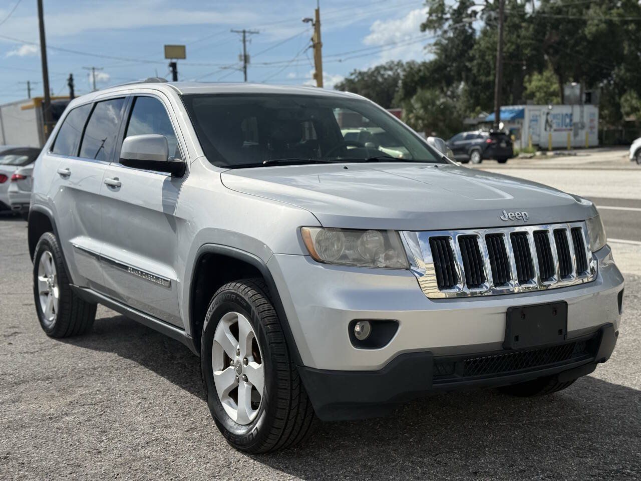 Used 2013 Jeep Grand Cherokee Laredo AWD/4WD image 9