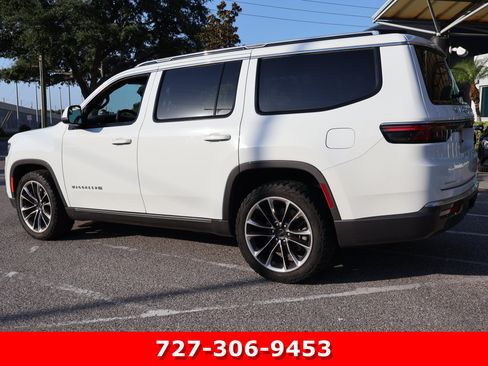 Used 2022 Jeep Wagoneer Series III w/ Premium Group I AWD/4WD image 7