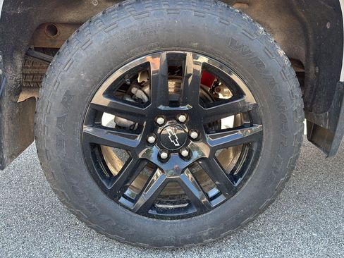 Used 2024 Chevrolet Silverado 1500 RST w/ Z71 Off-Road Package AWD/4WD image 13