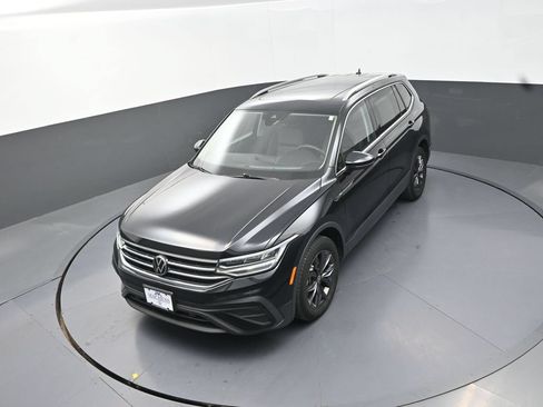 Used 2023 Volkswagen Tiguan SE w/ Panoramic Sunroof Package AWD/4WD image 15