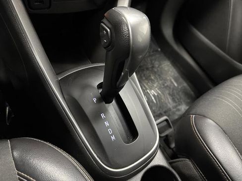 Used 2019 Chevrolet Trax LT w/ LT Convenience Package image 18