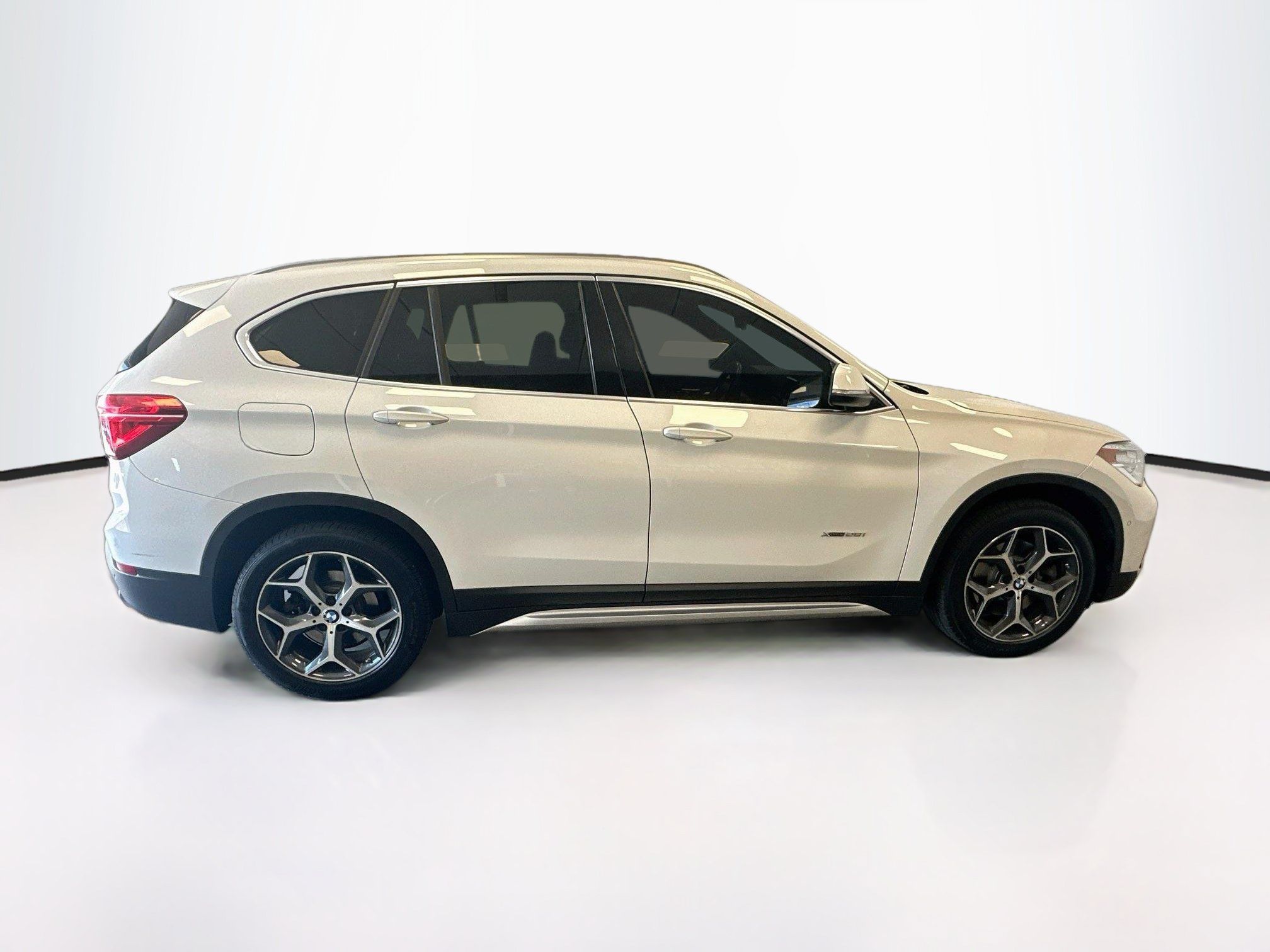 Used 2018 BMW X1 xDrive28i AWD/4WD image 10