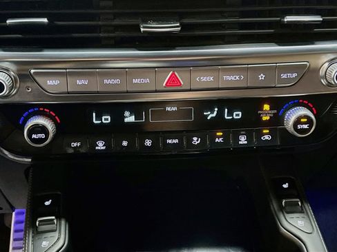 Used 2022 Kia Telluride SX w/ SX Prestige Package AWD/4WD image 16