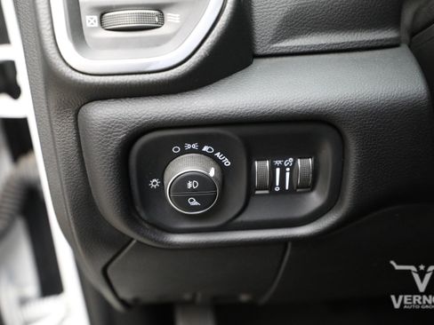 Used 2025 RAM 3500 Laramie AWD/4WD image 16