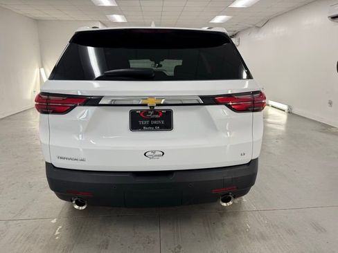 Used 2022 Chevrolet Traverse LT image 6