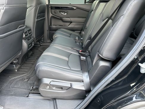 Used 2025 Honda Pilot Touring image 25