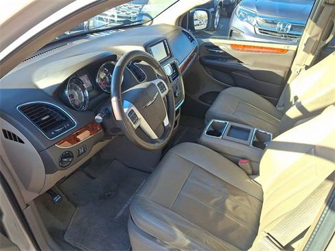 Used 2015 Chrysler Town & Country Touring image 24