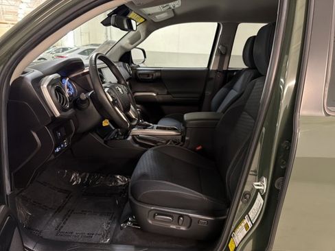 Used 2022 Toyota Tacoma SR5 w/ Trail Edition image 15