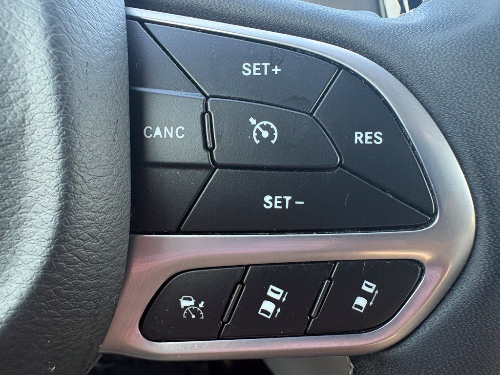 Used 2022 Chrysler Pacifica Touring-L FWD image 20