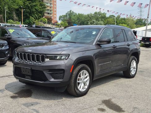 Used 2023 Jeep Grand Cherokee Laredo w/ Luxury Tech Group I AWD/4WD image 1