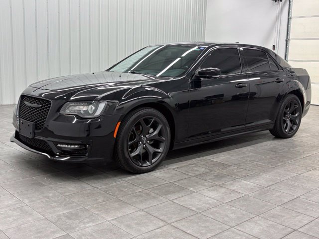 Used 2022 Chrysler 300 Touring L RWD image 5