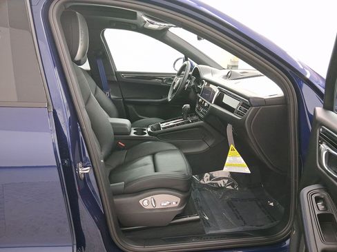 Used 2026 Porsche Macan AWD/4WD image 35