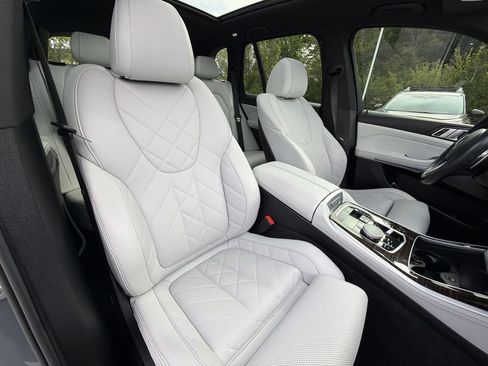 Certified 2024 BMW X5 xDrive40i w/ M Sport Package AWD/4WD image 27