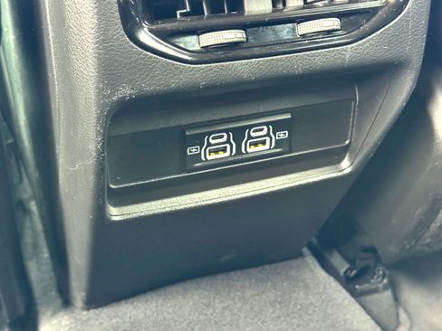 Used 2024 Jeep Grand Cherokee Laredo image 18