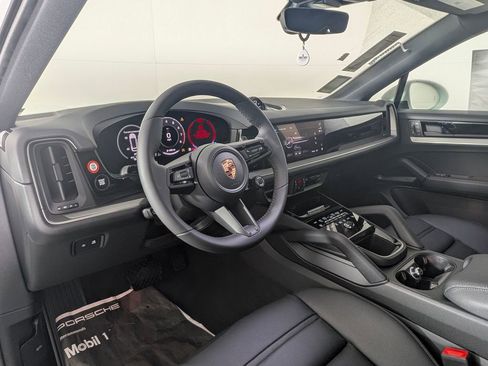 New 2026 Porsche Cayenne Coupe image 4