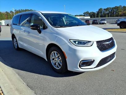 Certified 2024 Chrysler Pacifica Touring-L