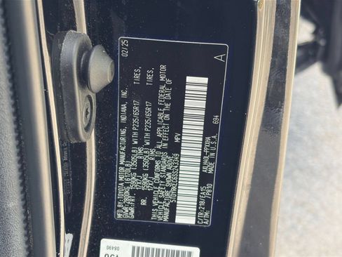 Used 2025 Toyota Sienna XLE FWD image 32