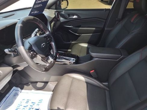 Used 2025 Chevrolet Trax RS w/ Sunroof Package FWD image 11