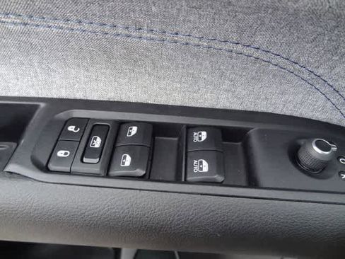 Used 2024 Jeep Compass Latitude AWD/4WD image 15