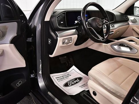 Used 2024 Mercedes-Benz GLS 450 4MATIC image 14