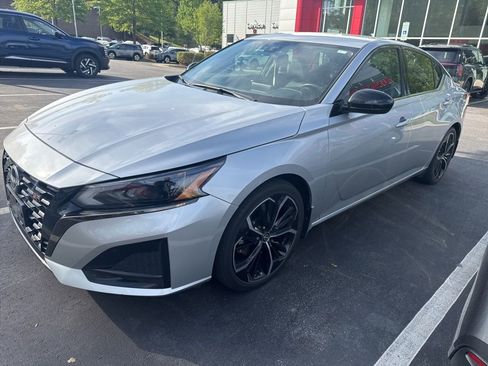 Certified 2023 Nissan Altima 2.5 SR image 1