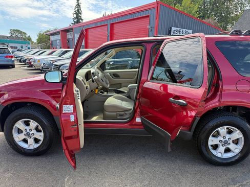 Used 2006 Ford Escape XLT image 17