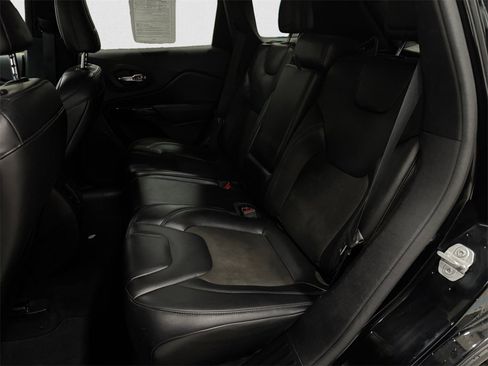 Used 2021 Jeep Cherokee Latitude Plus image 13