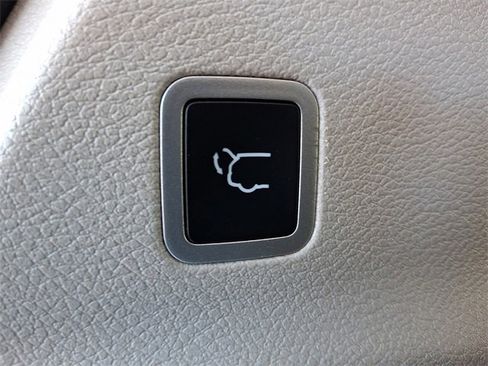 Used 2024 Chrysler Pacifica Touring-L image 29