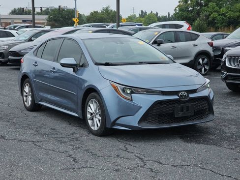 Used 2022 Toyota Corolla LE w/ LE Convenience Package FWD image 1