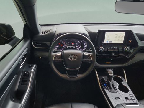 Certified 2023 Toyota Highlander XSE image 12