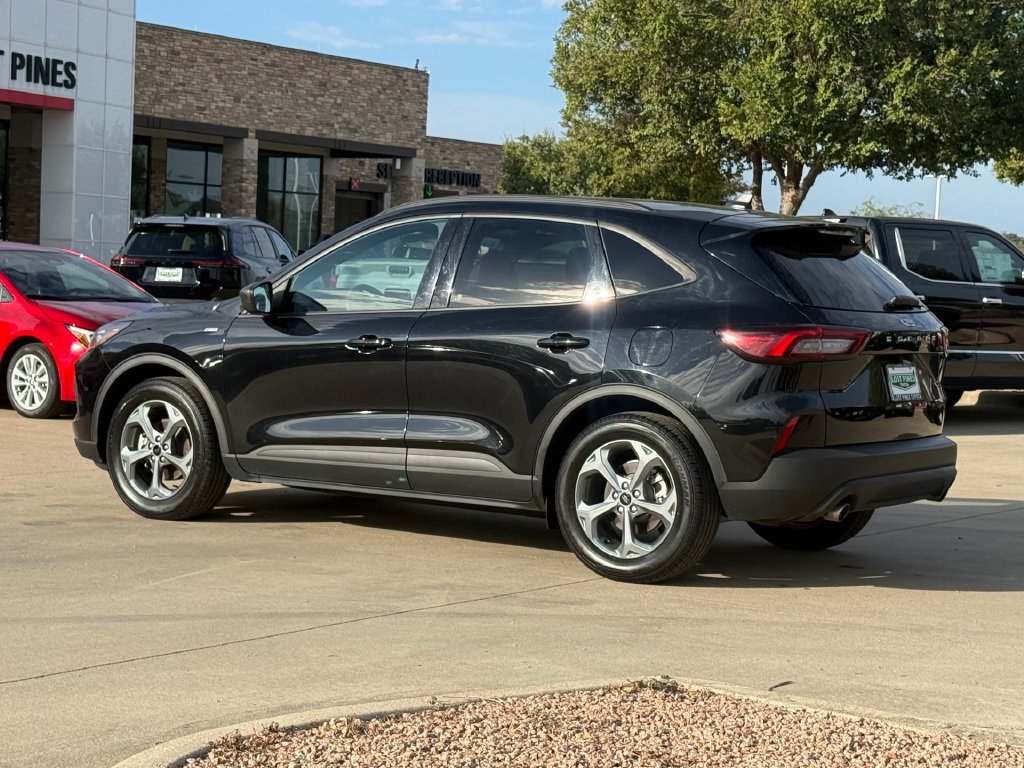 Used 2025 Ford Escape ST-Line FWD image 3