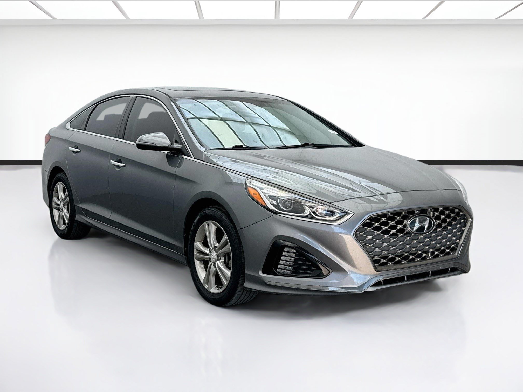 Used 2019 Hyundai Sonata Limited w/ Cargo Package FWD image 3
