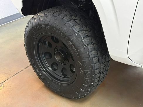 Used 2021 Toyota Tacoma SR AWD/4WD image 12