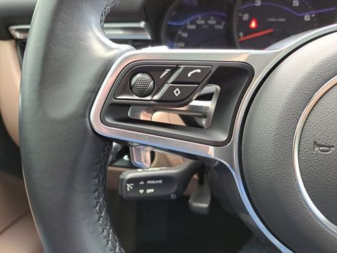 Certified 2021 Porsche Macan image 28