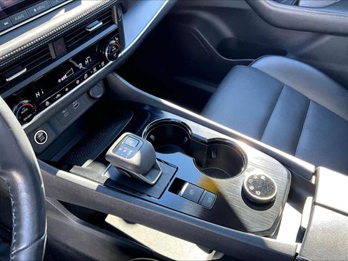 Used 2023 Nissan Rogue SV w/ SV Premium Package image 20