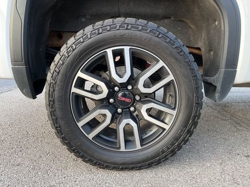 Used 2022 GMC Sierra 1500 AT4 w/ AT4 Premium Package image 15