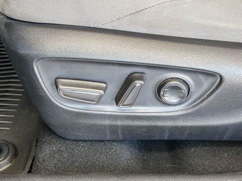 Used 2021 Toyota Venza LE w/ Carpet Mat Package (TMS) AWD/4WD image 22