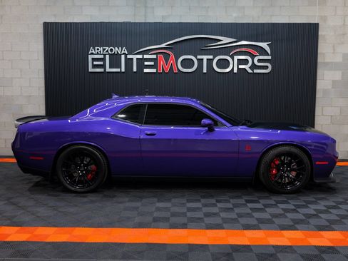Used 2016 Dodge Challenger SRT Hellcat RWD image 9